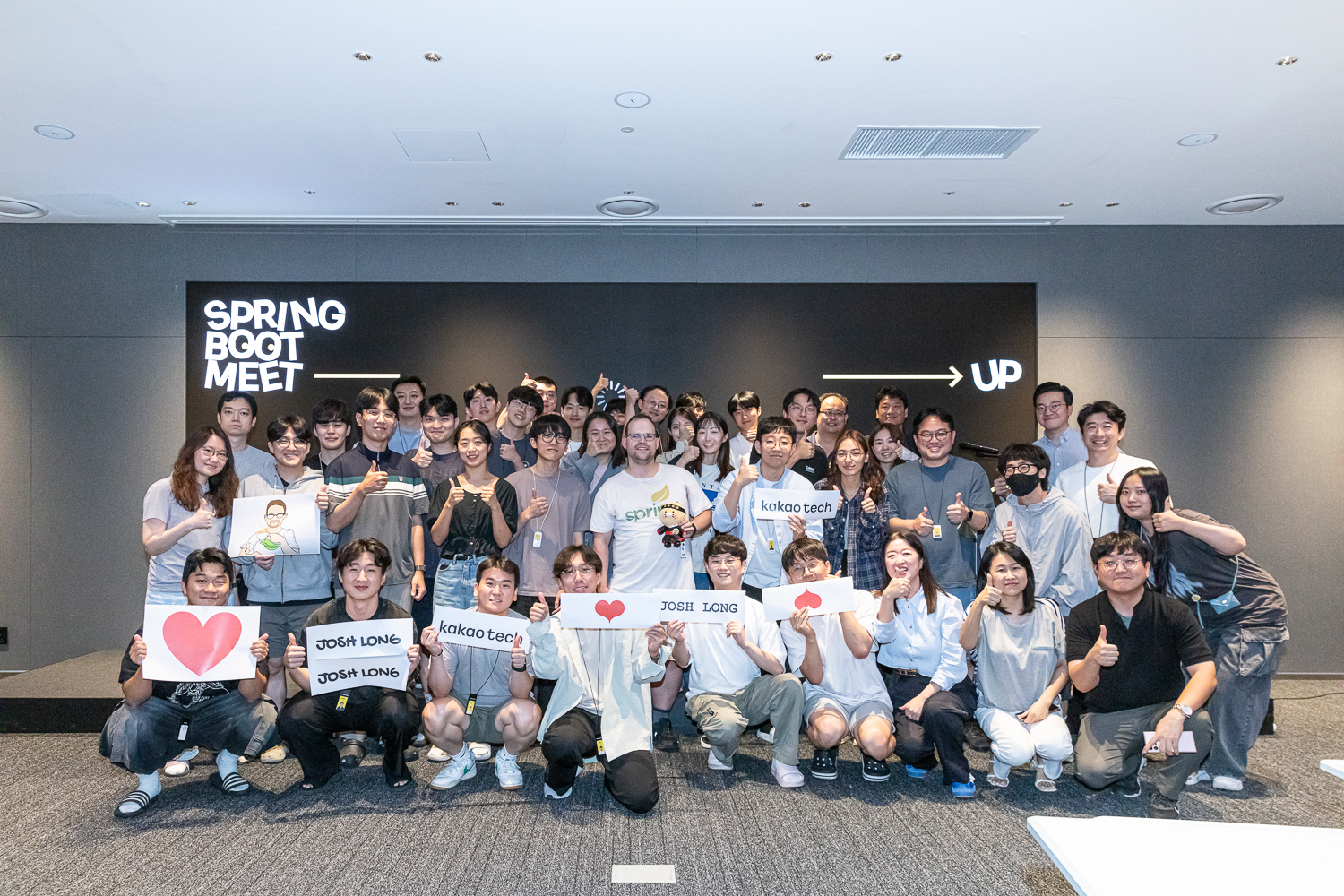 Spring Boot Meet Up 종료 후, 조시 롱과 카카오 크루들의 단체사진