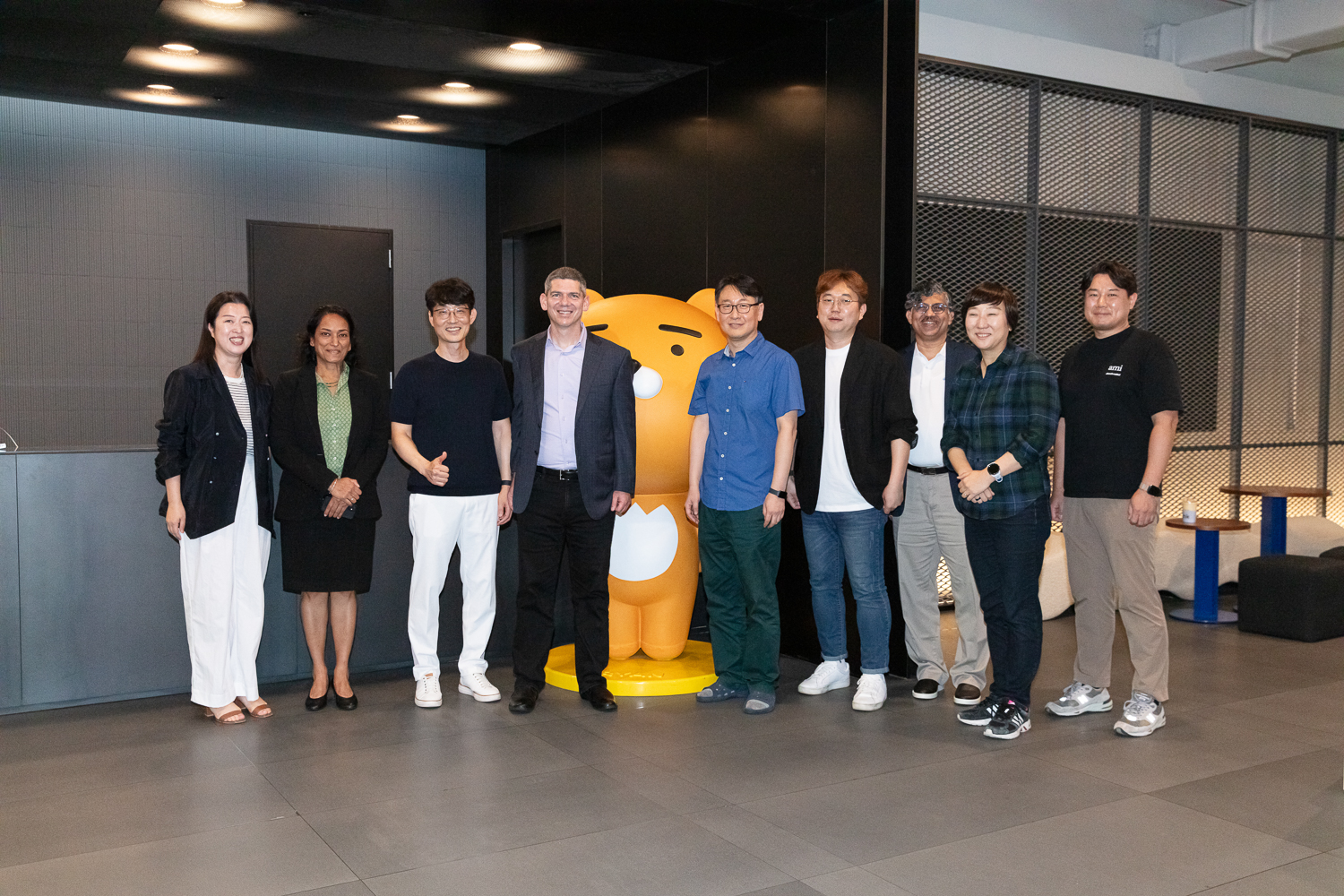 (왼쪽부터) Yang, Monica, GD, Andi, Vincent, Ronald, Subhash, 최유정님, 김태영님